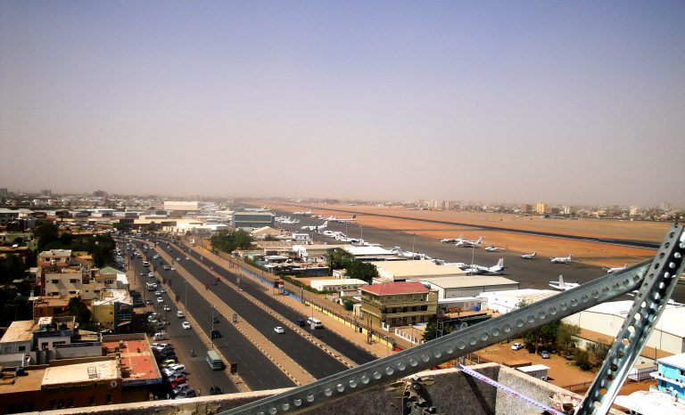 MAE: 22 de cetăţeni români şi 4 membri de familie ai acestora au cerut asistenţă pentru evacuarea din Sudan