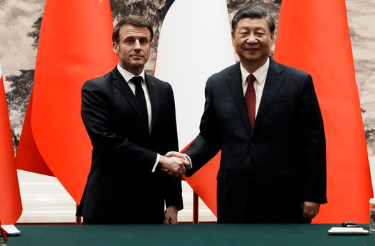 Macron îi cere lui Xi să „readucă Rusia la raţiune” / Preşedintele chinez evocă „preocupările legitime” ale părţilor în conflict
