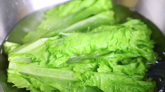 Fermier român: Cum se întâmplă că acele legume din Italia se teleportează pe rafturile magazinelor din România când eu am recoltat salata şi mi-au refuzat-o pentru că se oxidase în câteva ore