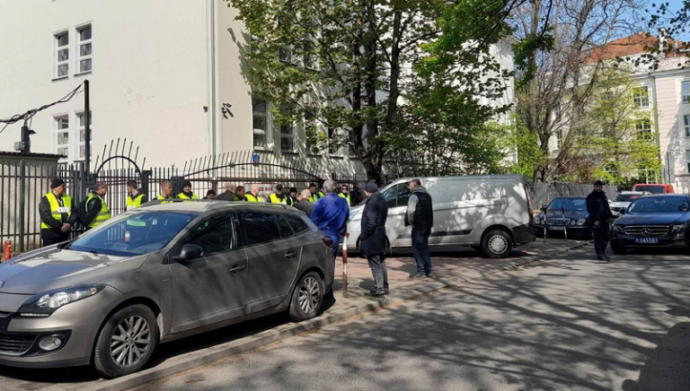 Rusia ameninţă Polonia cu represalii dure după confiscarea clădirii liceului rus din Varșovia