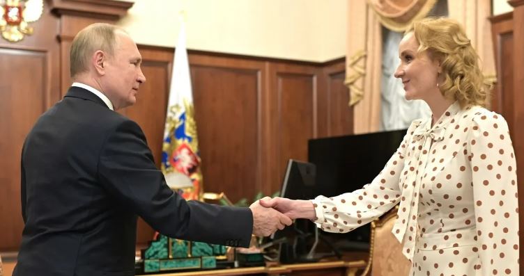 Din corul bisericii, în „corul” criminalilor de război. Povestea Mariei Lvova-Belova, „colegă” de răpiri cu Putin și mamă a șase copii