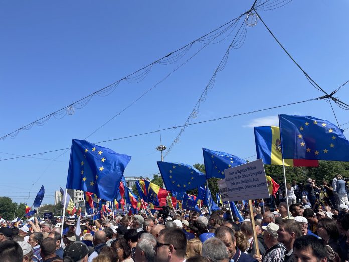 Moldova, demonstratie pro-U. credit: Madeleine Cuckson