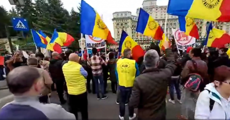 Patru protestatari AUR, sancționați că l-au agresat pe Ludovic Orban în timpul mitingului