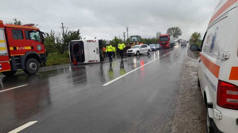 Cod Roşu de Intervenţie în Buzău, după un accident cu un autocar în care se aflau 32 de pasageri