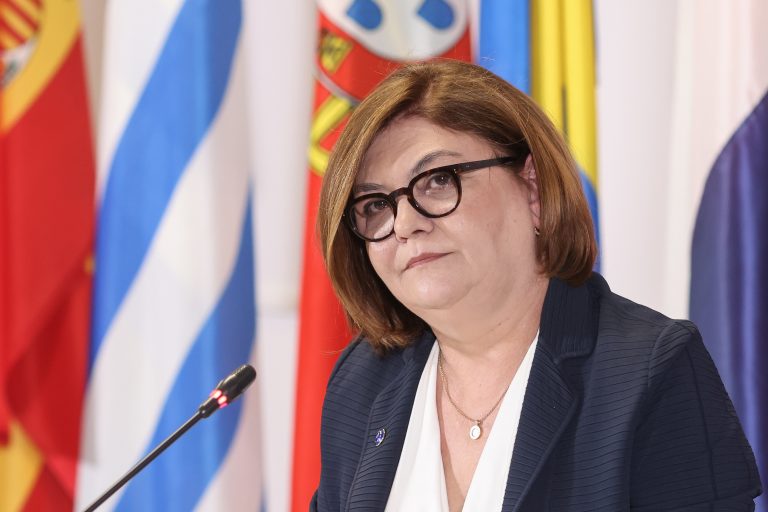 Adina Vălean: România riscă să piardă până la 300 de milioane de euro din finanţarea pentru calea ferată Braşov-Sighişoara