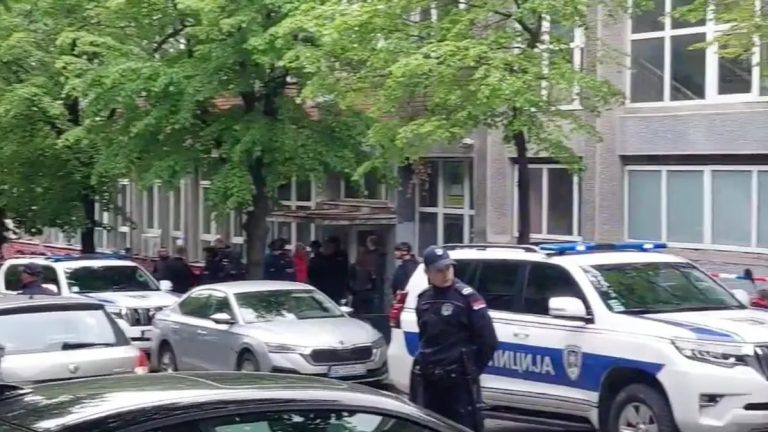 Testele toxicologice ale elevului care a împuşcat mortal 9 oameni într-o şcoală din Belgrad au ieşit negative