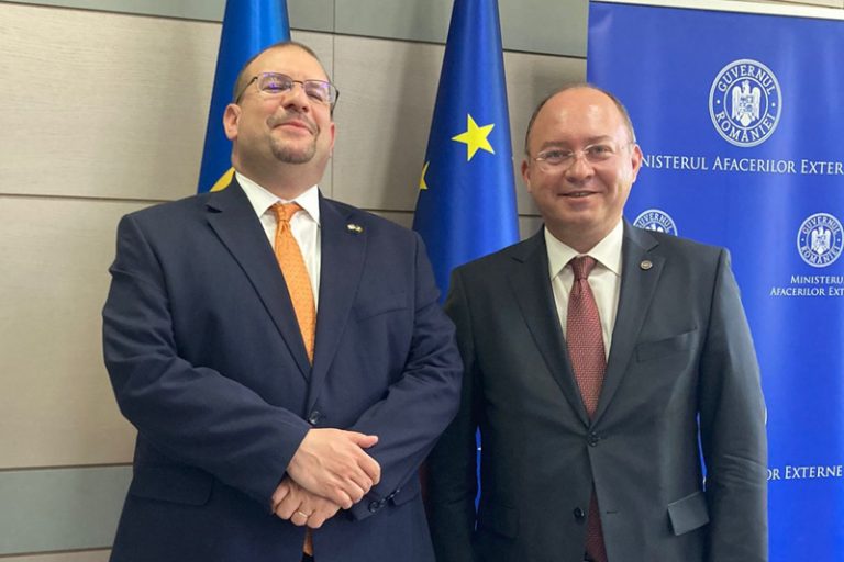Ministrul Afacerilor Externe Bogdan Aurescu i-a înmânat Ordinul Naţional „Serviciul Credincios” lui David Muniz