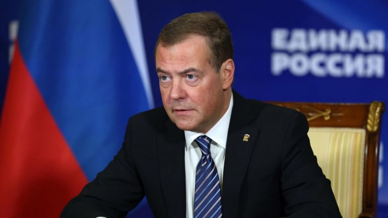 Medvedev: Sancţiunile SUA sunt un act de război împotriva Rusiei / Zaharova: Suntem imunizaţi