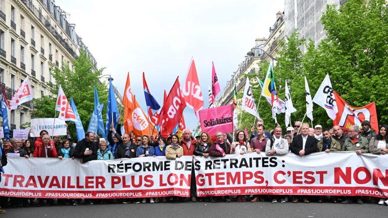 FOTO/VIDEO | 2,3 milioane de persoane au manifestat în Franţa de 1 Mai, 550.000 la Paris, anunţă Confederaţia Generală a Muncii