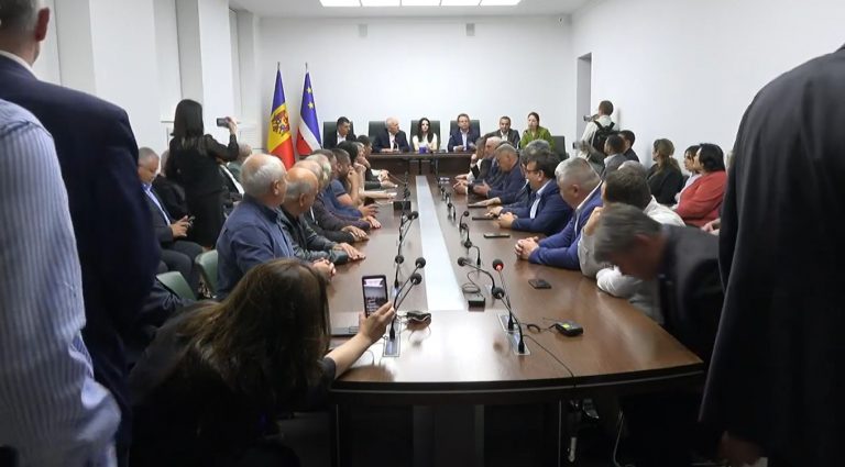 Deputaţii Adunării Populare a Găgăuziei au adoptat o declaraţie prin care recunosc că Evghenia Guţul a fost aleasă în funcţia de guvernator, deşi rezultatele scrutinului nu au fost validate de Justiţie