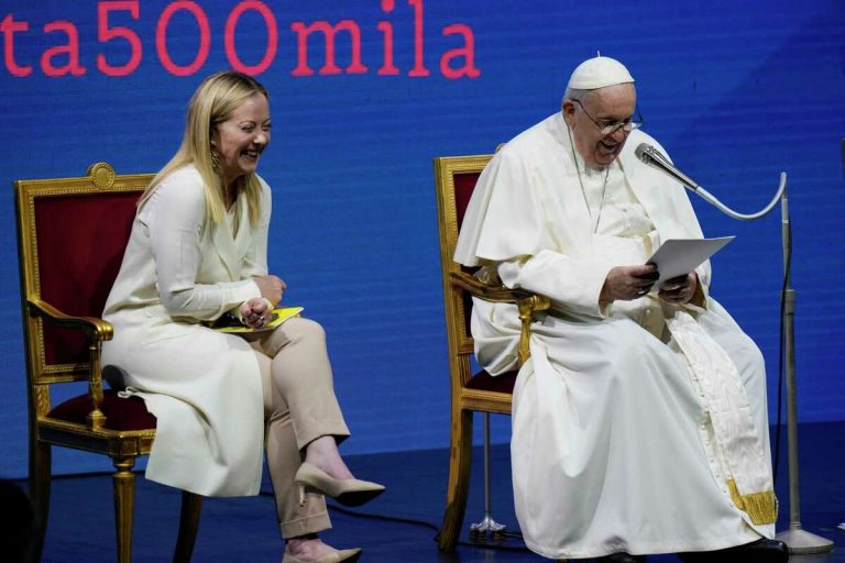 Papa Francisc afirmă că numai cei bogaţi îşi pot permite să aibă copii în Italia