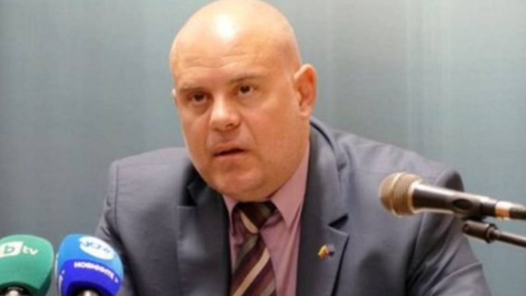 Bomb attack in Bulgaria appears to target chief prosecutor