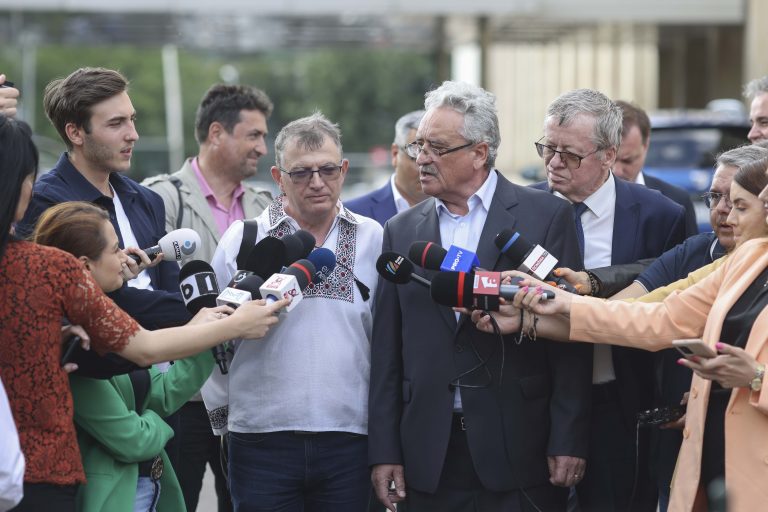 Sindicatele cer majorarea veniturilor tuturor angajaţilor din educaţie cu 25% şi salariul la nivelul celui mediu brut pe ţară pentru debutanţi