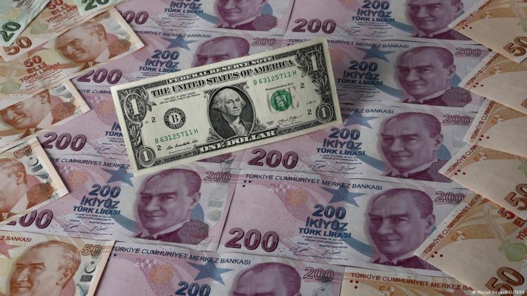 Lira turcească, un nou minim record în raport cu dolarul, dar acţiunile au crescut, după victoria în alegeri a preşedintelui Erdogan