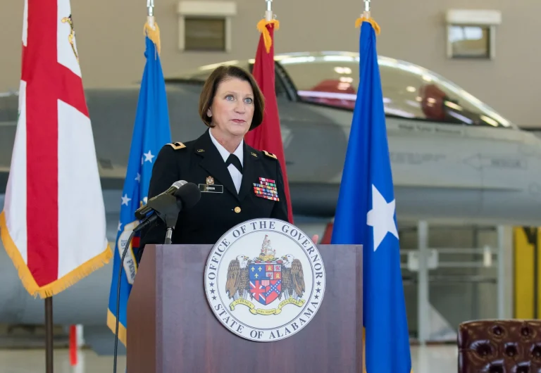 Şeful Gărzii Naţionale a statului american Alabama, decorat de preşedintele Iohannis