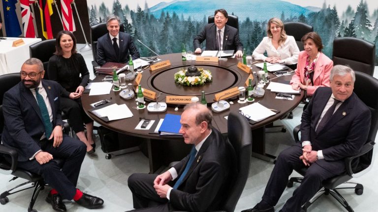 G7 avertizează în privinţa incertitudinilor economice globale şi pericolul impasului din SUA privind plafonul datoriilor