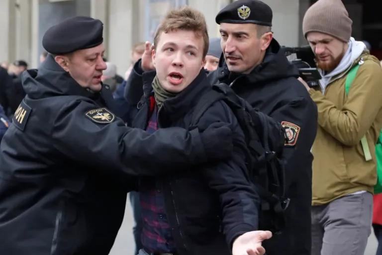 Bloggerul de opoziţie Roman Protasevici, graţiat în Belarus