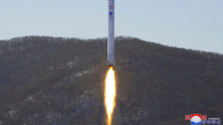Coreea de Nord anunţă că a eșuat în încercarea sa de a lansa primul satelit de spionaj
