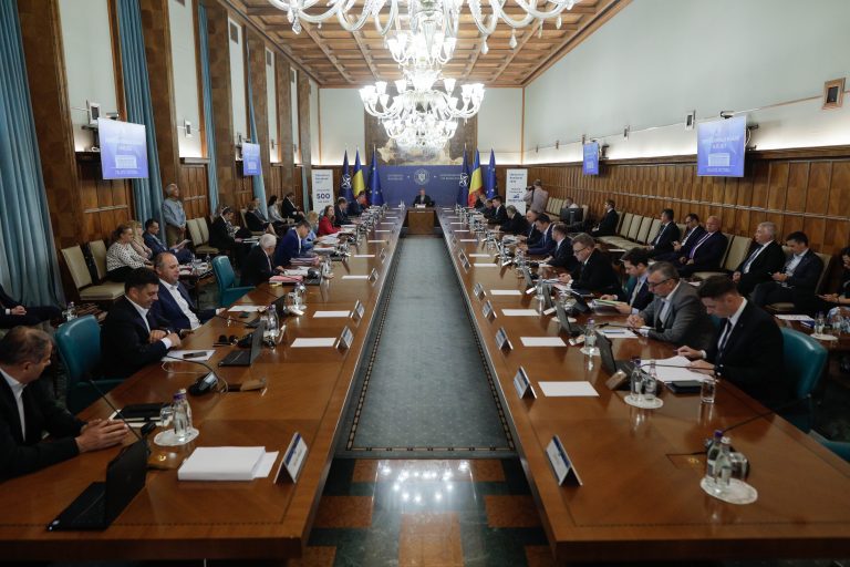 Guvernul alocă 500 de milioane de lei pentru compensarea plafonării preţurilor la energie şi gaze pentru clienţii casnici
