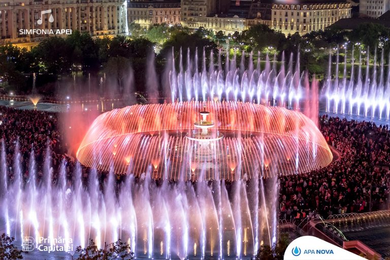 Spectacolele de apă, muzică şi lumini la Fântânile Urbane din Piaţa Unirii revin din 19 mai