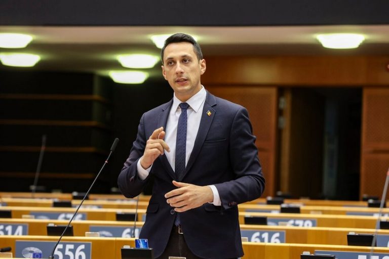 Europarlamentarul Vlad Gheorghe: Cei care ţin românii în afara Schengen trebuie să plătească!