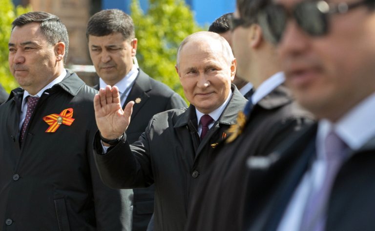 Istoria secretă a crizei rachetelor. Asemănări izbitoare între gafele lui Hrușciov și Putin, între servilismul generalilor ruși din ’62 și al celor din 2022