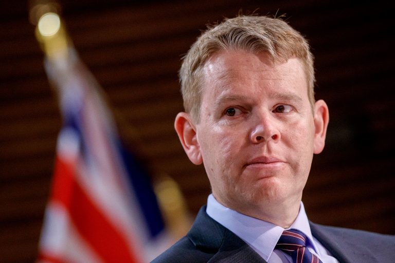 Noua Zeelandă vrea să iasă din Commonwealth, reiterează premierul Chris Hipkins înainte să plece la încoronarea lui Charles al III-lea