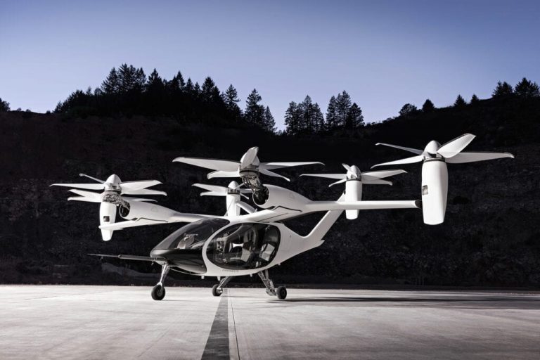VIDEO | China ar putea începe să comercializeze maşini zburătoare în 2025