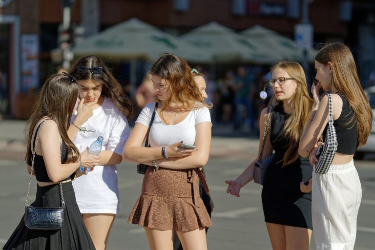 Gen Z turning investing into dinner table topic: Young Romanian investors more open discussing portfolios