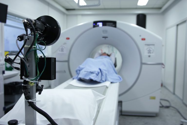 Acces mai facil pentru pacienţii oncologici la investigaţiile PET-CT, de la 1 iunie