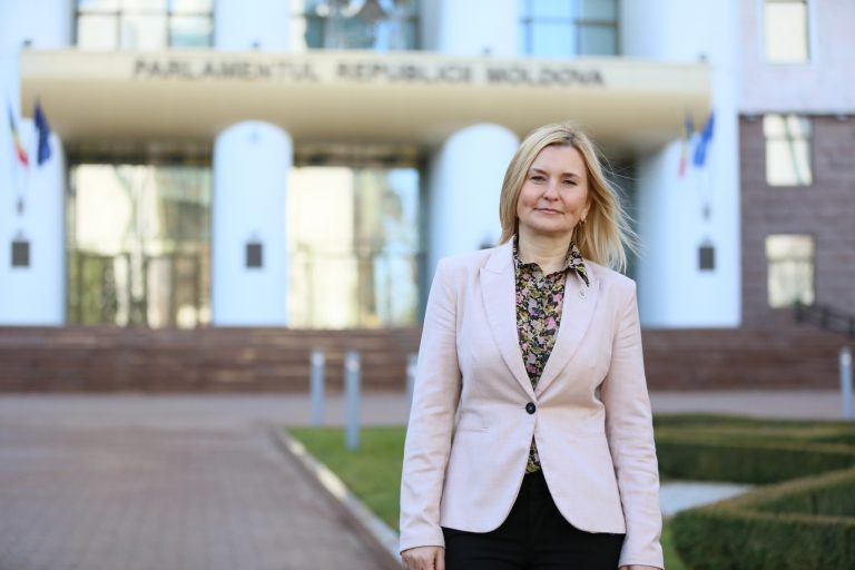 Deputata PAS Ina Coşeru cheamă diaspora din România să participe la adunarea naţională de la Chişinău