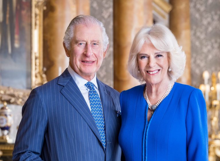 Regele Charles se simte “extrem de bine”, anunţă Regina Camilla