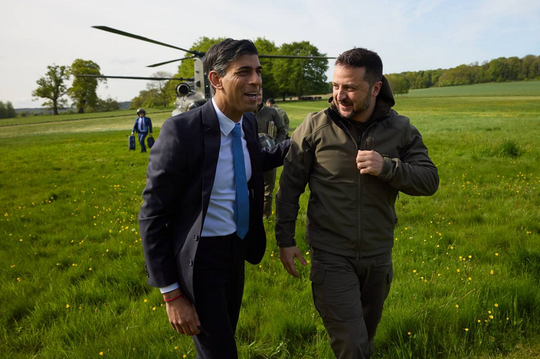 VIDEO | Zelenski, primit de premierul britanic la reşedinţa sa de la ţară. Londra anunță un nou ajutor militar pentru Ucraina