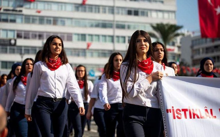 Reuters: Cei care votează pentru prima dată ar putea avea un cuvânt decisiv în alegerile din Turcia