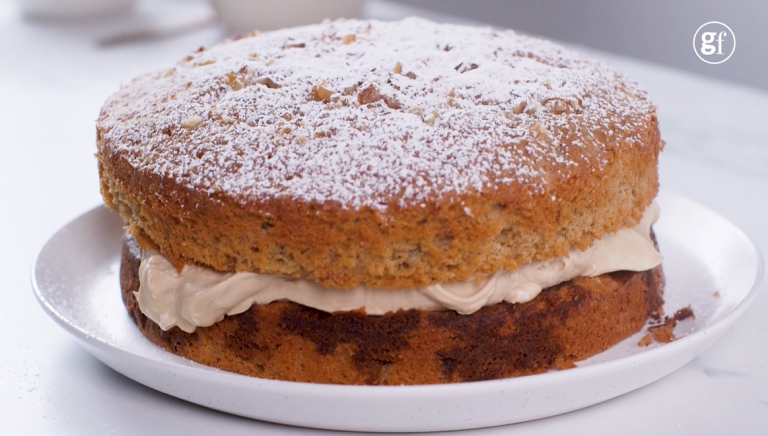 VIDEO |  Cum să faci un tort delicios cu cafea și nucă