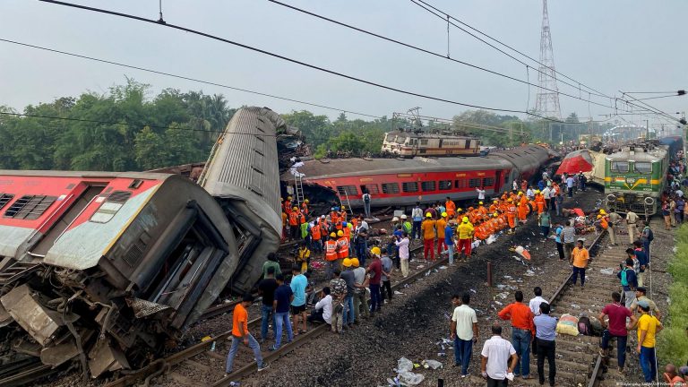 Indian train wreck racks up devastating 300 deaths