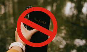 Biblia a fost retrasă din bibliotecile şcolilor primare şi gimnaziale dintr-un comitat din Utah, pe motiv că ar conţine vulgaritate, violenţă şi sex