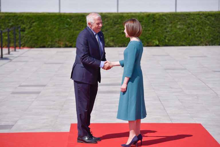 Zelensky presses Ukraine’s NATO case at summit in Moldova