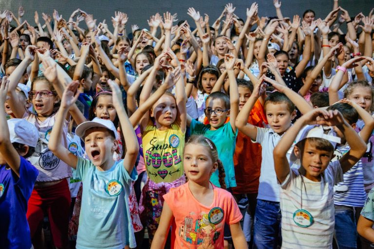 Peste 3.000 de copii din corurile şi ansamblurile programului Cantus Mundi vor cânta la Bucureşti şi în 24 de judeţe
