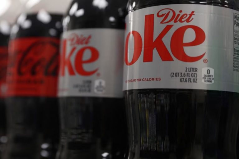 Coca-Cola retrage masiv sucuri în Europa din cauza unei concentraţii excesive a unui compus