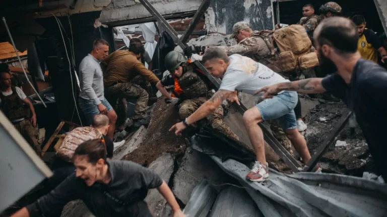 SBU anunţă că a arestat un presupus ”agent” GRU, care a filmat pizzeria cu camera ascunsă şi a trimis înregistrarea armatei ruse înainte de atacul din Kramatorsk