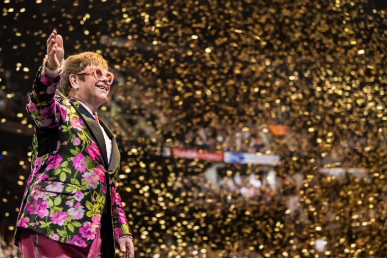VIDEO | Elton John îşi va lua adio de la publicul britanic la ediţia din acest an a festivalului Glastonbury,