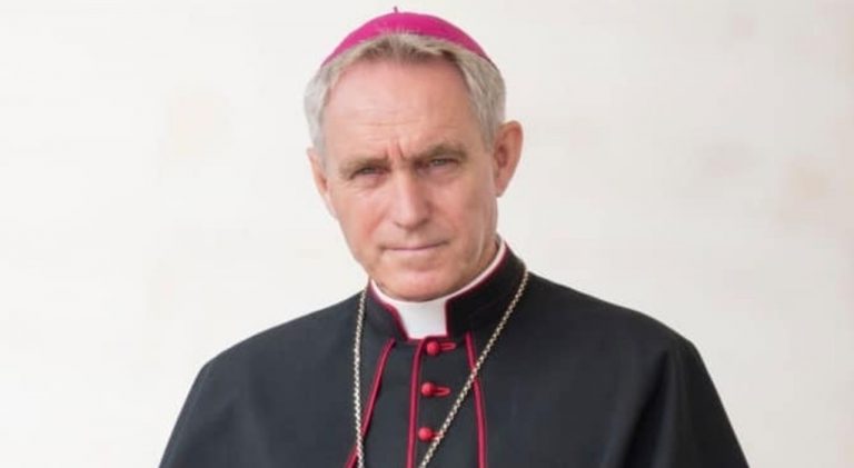 Papa Francisc i-a ordonat fostului secretar privat al papei Benedict să părăsească Vaticanul