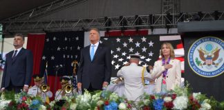 Ambassador Kathleen Kavalec, Romanian President Klaus Iohannis and Romanian Prime Minister Marcel Ciolacu at the Independence Day Reception. Bucharest, Romania, June 28, 2023 (Lucian Crusoveanu / Public Diplomacy Office)