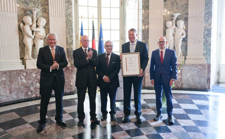 Președintele Iohannis a primit Premiul Civic German: Distincţia reprezintă o recunoaştere a modului în care democraţia şi angajamentul civic se manifestă astăzi în România