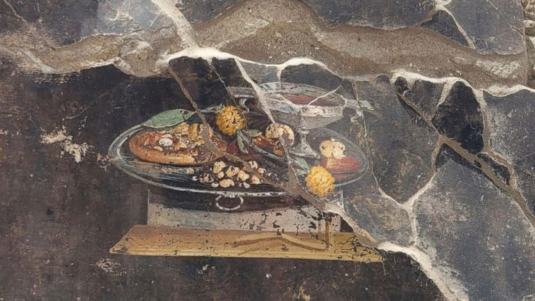 O frescă reprezentând o ”pizza”, descoperită la Pompeii