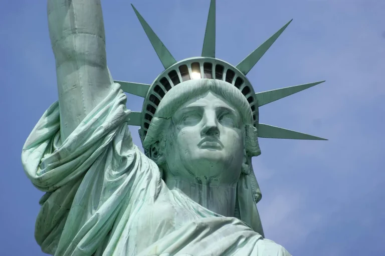 Românii vor putea călători din 2025 în SUA fără vize, anunță Ambasada României la Washington