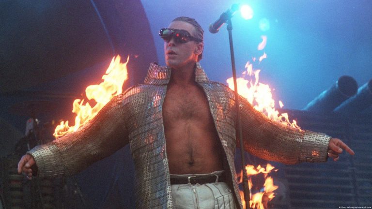 Guvernul german cere măsuri de protecție pentru fanele trupei Rammstein