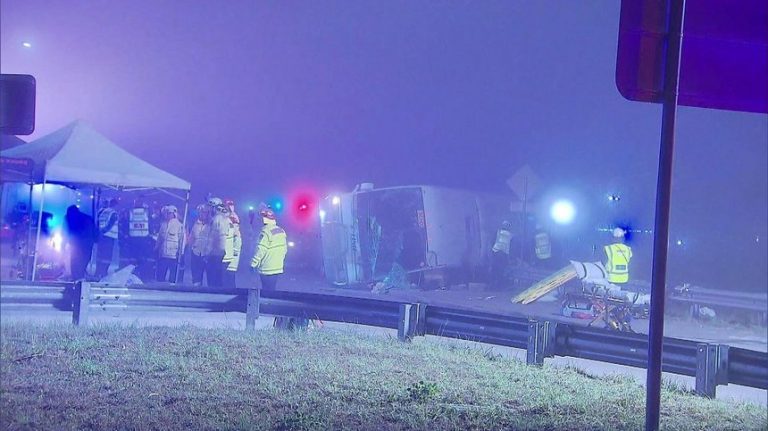 Australia | Autobuz cu nuntași, răsturnat. Zece morți și 25 de răniți