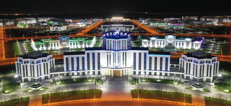 VIDEO | Turkmenistanul a inaugurat cu mare pompă oraşul Arkadag, care se vrea ”smart” şi ”ecofriendly”